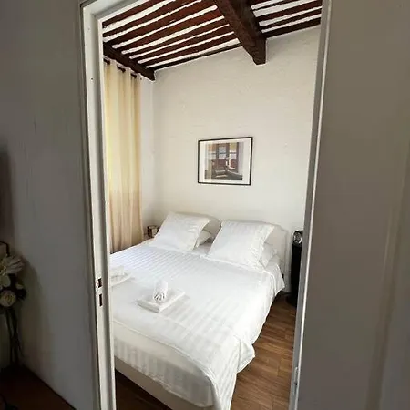 Old Antibes, One Bed App, In Front Of The Port! Apartment
