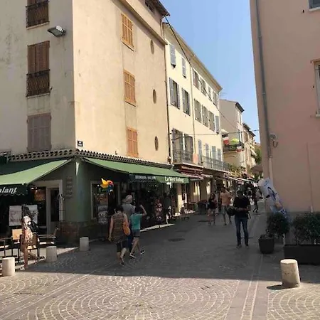 Apartment Old Antibes, One Bed App, In Front Of The Port!