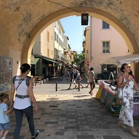 Old Antibes, One Bed App, In Front Of The Port! Apartment