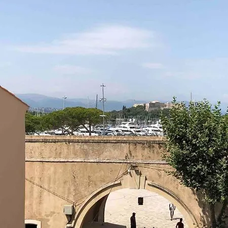 Old Antibes, One Bed App, In Front Of The Port! Apartment *