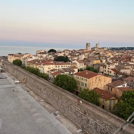 Old Antibes, One Bed App, In Front Of The Port! *