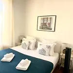 Old Antibes, One Bed App, In Front Of The Port! דירה