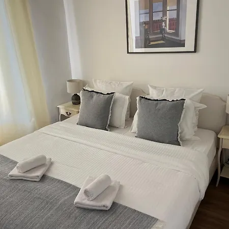 Old Antibes, One Bed App, In Front Of The Port!
