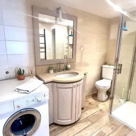 Old Antibes, One Bed App, In Front Of The Port! *