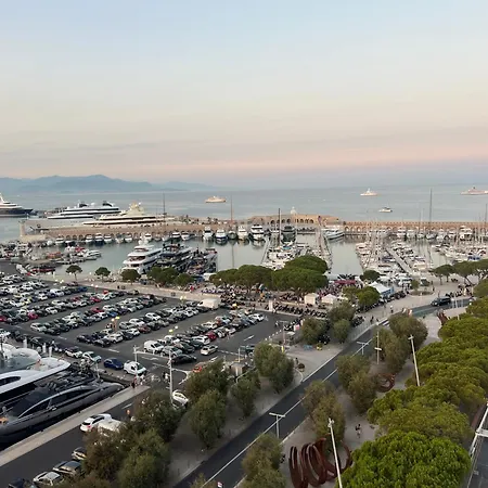 Old Antibes, One Bed App, In Front Of The Port! Apartment *