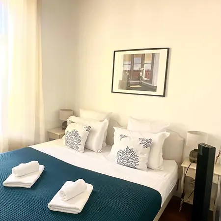 Old Antibes, One Bed App, In Front Of The Port! Appartement