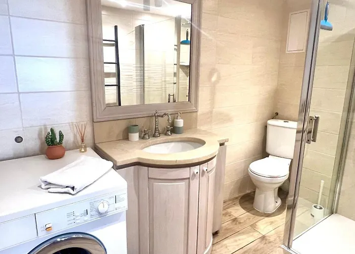 Old Antibes, One Bed App, In Front Of The Port! *