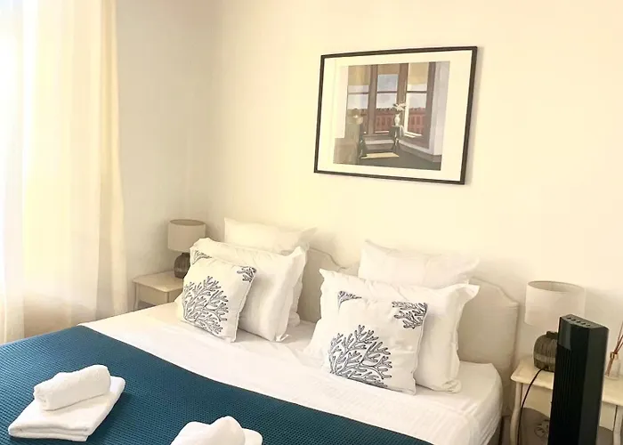 Old Antibes, One Bed App, In Front Of The Port! Апартаменти