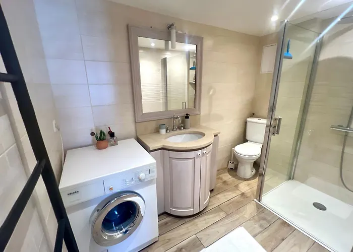 Old Antibes, One Bed App, In Front Of The Port! Апартаменти Антіб