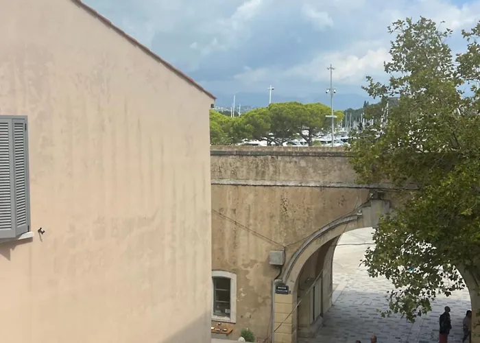 Апартаменти Old Antibes, One Bed App, In Front Of The Port!