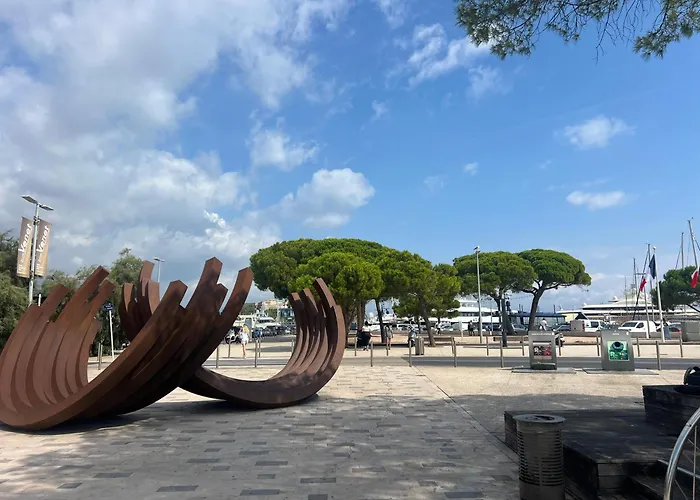 Old Antibes, One Bed App, In Front Of The Port! Апартаменти *