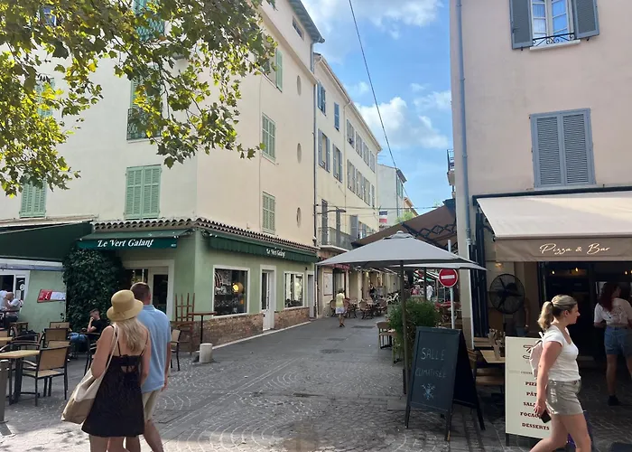 Апартаменти Old Antibes, One Bed App, In Front Of The Port! *