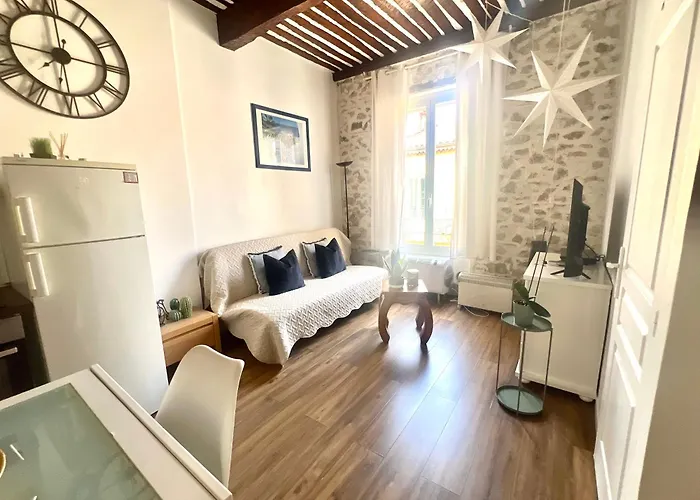 Апартаменти Old Antibes, One Bed App, In Front Of The Port! Антіб